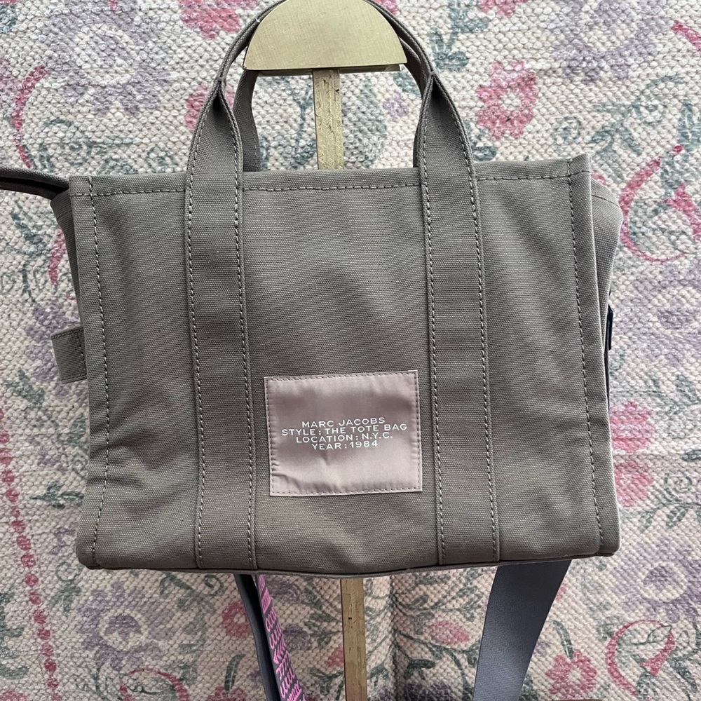 Marc Jacobs Canvas The Tote Bag Medium - Picture 13 of 16